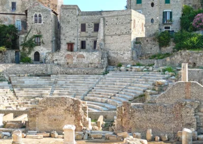 Teatro romano Terracina - centro storico