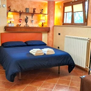 Alloggio Gladiolo - Letto Matrimoniale frontale 01
