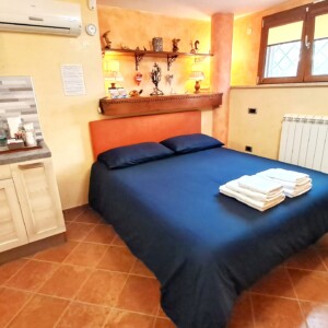 Alloggio Gladiolo - Letto Matrimoniale frontale 03