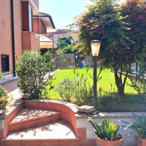 Alloggio Gladiolo LatIna Scalo - Giardino 01